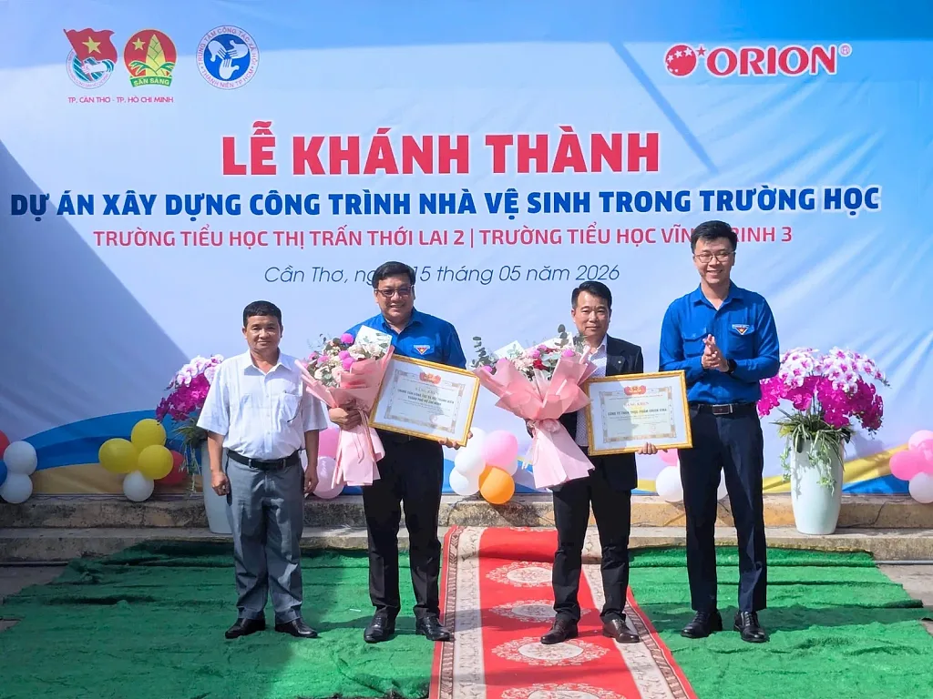 4.-dai-dien-ban-chap-hanh-doan-thanh-nien-cong-san-ho-chi-minh-thanh-pho-can-tho-trao-bang-khen-cho-orion.jpg
