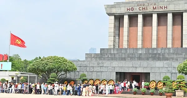 ‘Ngày ngày dòng người đi trong thương nhớ’