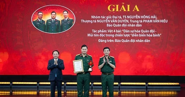 Trao giải Cuộc thi viết 'Bảo vệ nền tảng tư tưởng của Đảng trong tình hình mới'