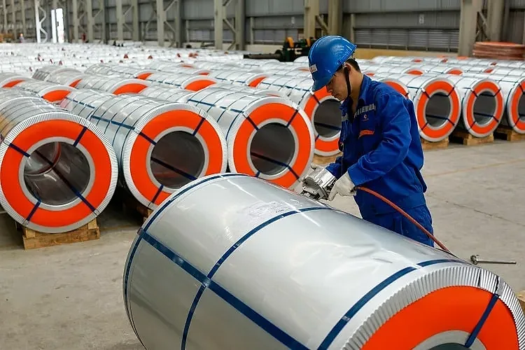 Tôn Đông Á (GDA) được thành lập vào năm 1998 và là một trong những nhà sản xuất hàng đầu của Việt Nam trong ngành thép. Công ty chuyên sản xuất và kinh doanh các sản phẩm thép phủ, bao gồm tôn mạ kẽm, tôn mạ hợp kim nhôm kẽm và tôn mạ màu