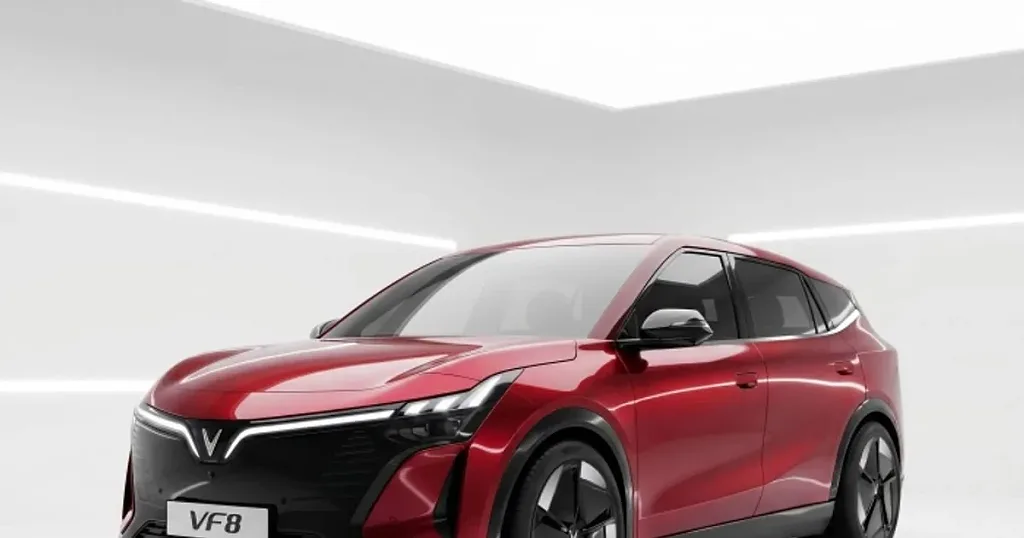 VinFast VF 8 2026 chính thức ra mắt: Đi xa 500km, sạc nhanh chỉ 30 phút