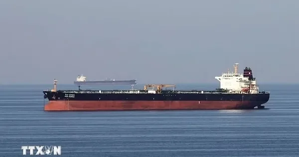 Các siêu tàu chở dầu Trung Quốc rời eo biển Hormuz