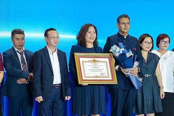 Unilever Việt Nam đón nhận Bằng khen của Thủ tướng Chính phủ