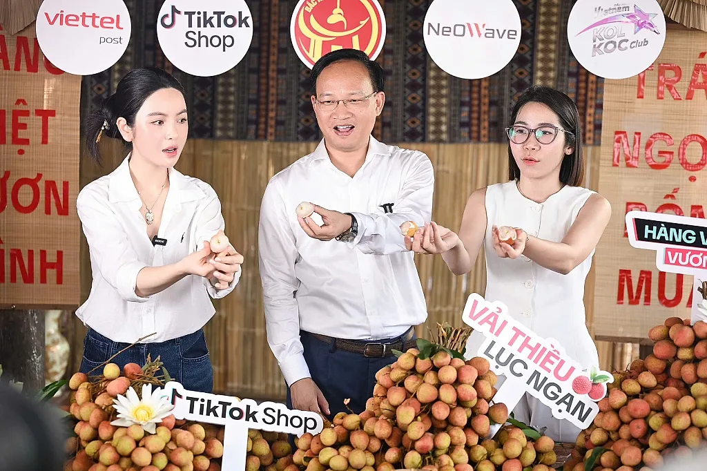 Bắc Ninh: Phó Chủ tịch tỉnh livetream bán vải 'hút' hơn 20.000 người xem