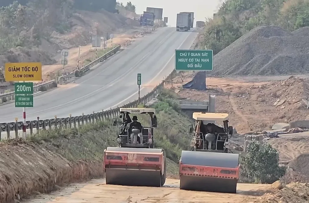 Cao tốc Cam Lộ - La Sơn: Ban QLDA đốc thúc tiến độ, phê duyệt thêm gói thầu gần 96,9 tỷ đồng