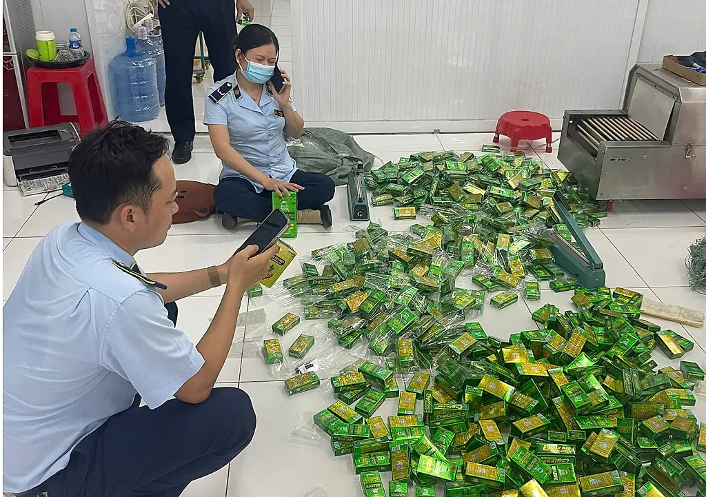 Tây Ninh: Phát hiện cơ sở sản xuất dầu gió giả quy mô lớn