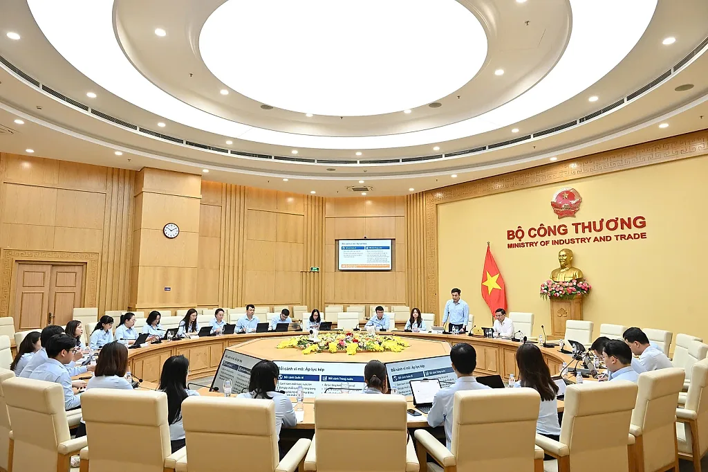 Bộ trưởng Lê Mạnh Hùng làm việc với Vụ Pháp chế về định hướng, nhiệm vụ trọng tâm năm 2026 — Bộ Công Thương