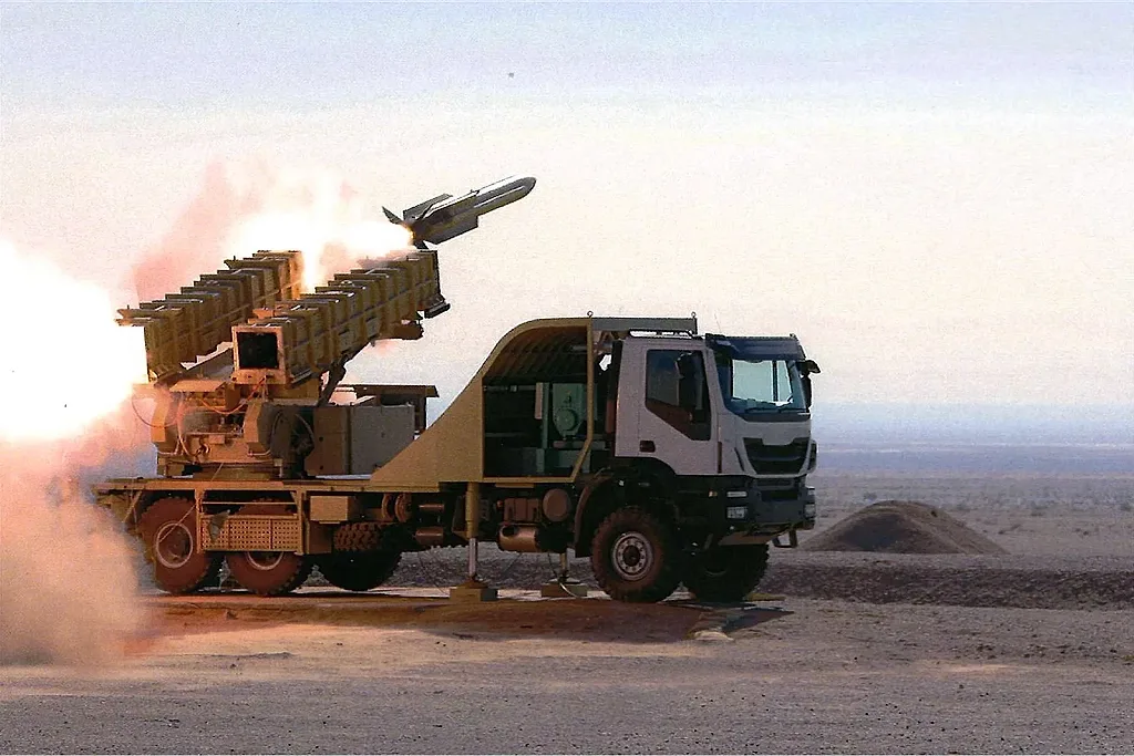 Tổ hợp AD-40 Iran có gì đáng gờm với khả năng theo dõi 100 mục tiêu?