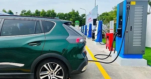 Chính phủ tiếp tục miễn lệ phí trước bạ ô tô điện đến hết năm 2030