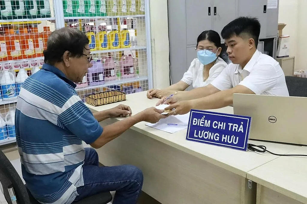 Lương hưu tháng 7