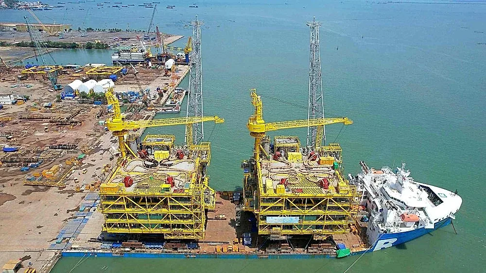 Mảng xây lắp (M&C) đang là đầu kéo chính về doanh thu và lợi nhuận của PVS. Trong quý II, mảng này hưởng lợi từ khối lượng thi công lớn ở các dự án trọng điểm như Lô B – Ô Môn và điện gió ngoài khơi (OWF)
