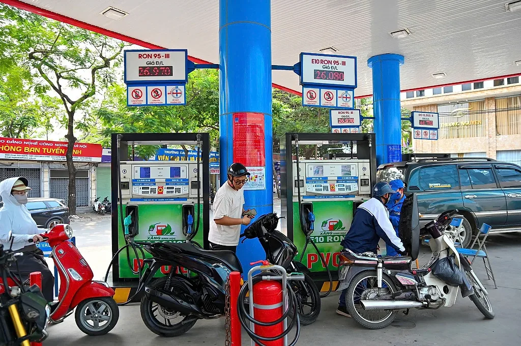 Giá xăng E5RON92 giảm còn 21.332 đồng/lít ngày 11/6