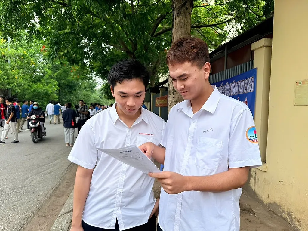Đề Toán tốt nghiệp THPT bám sát chương trình, thách thức câu vận dụng