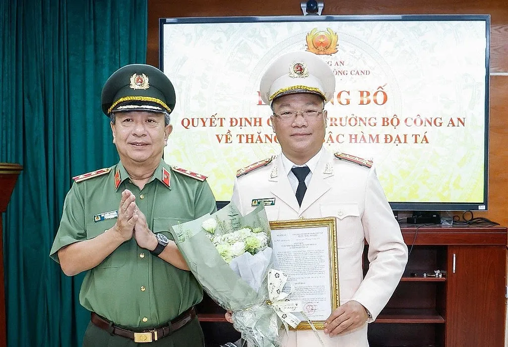 Bộ Công an thăng hàm Đại tá cho Phó Tổng Biên tập Báo Đại Đoàn Kết