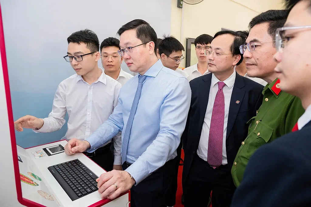 Ninh Bình ra mắt Trạm dịch vụ công số tích hợp công nghệ AI