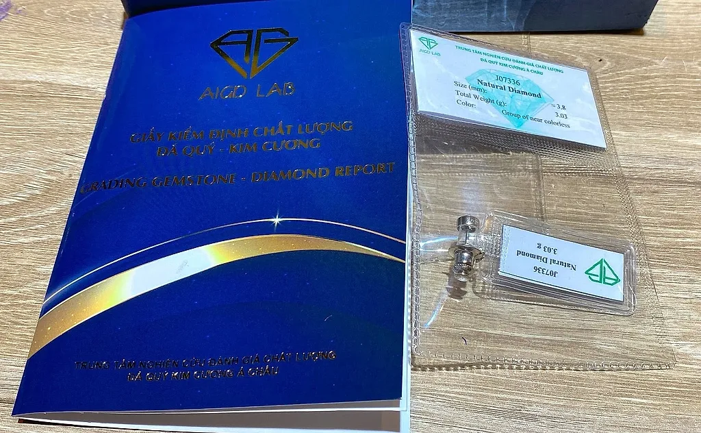 'Sóng gió' trên thị trường kim cương và niềm tin từ giấy giám định