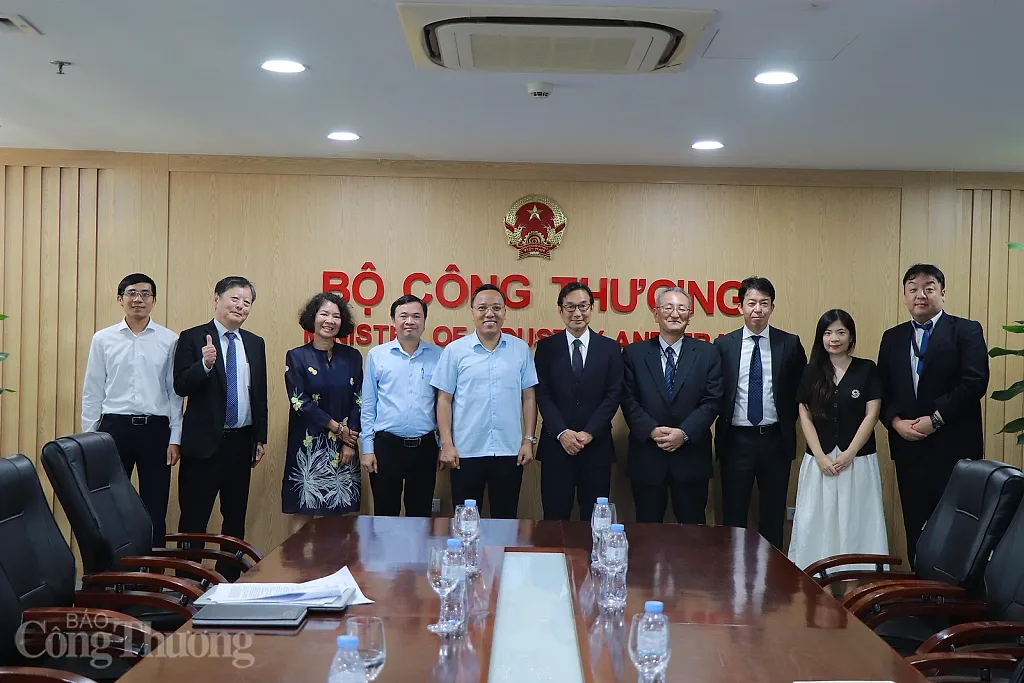 Thứ trưởng Nguyễn Hoàng Long làm việc với lãnh đạo Tập đoàn Idemitsu