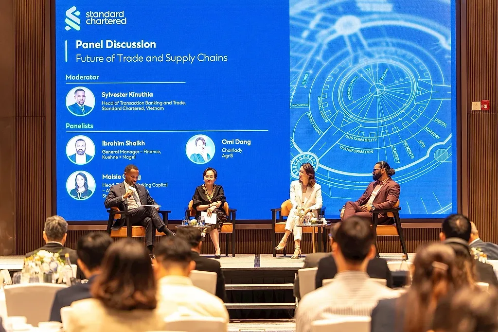 panel-future-of-trade-and-supply-chains.jpg