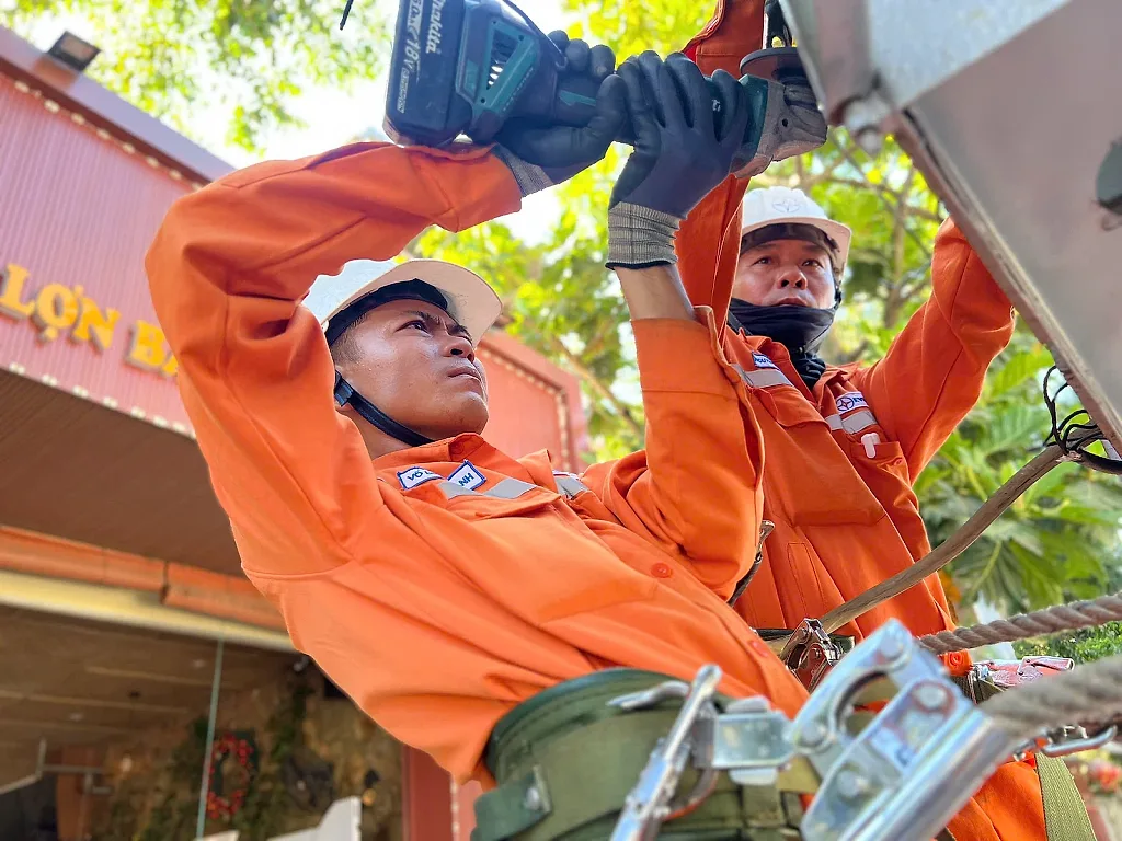 Công ty Điện lực Quảng Ngãi chủ động ứng phó, sẵn sàng cho khung giờ điện mới