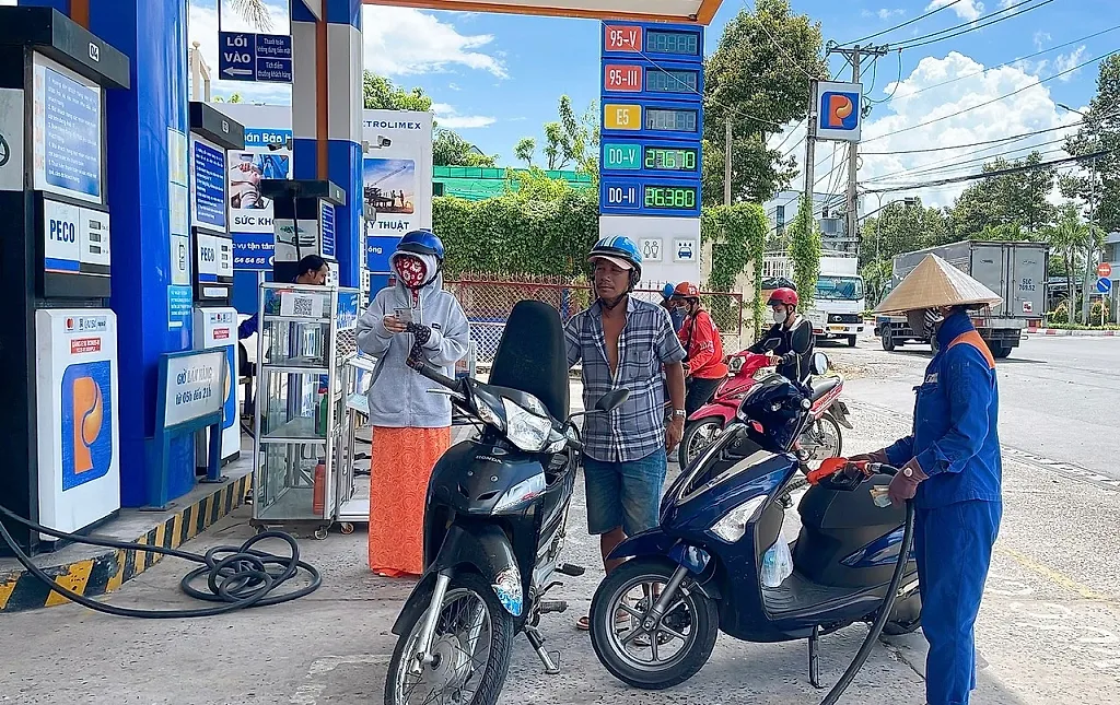 Vĩnh Long: Tiêu thụ xăng E10 ổn định sau hơn nửa tháng chuyển đổi