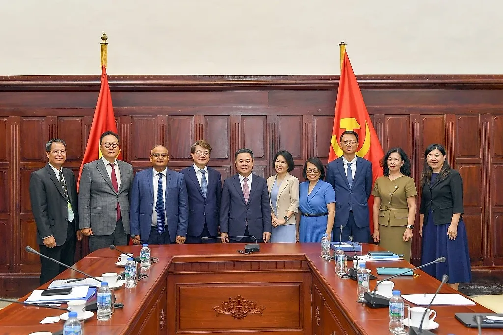 Phó Thống đốc Nguyễn Ngọc Cảnh tiếp Giám đốc Nhóm nước của ADB