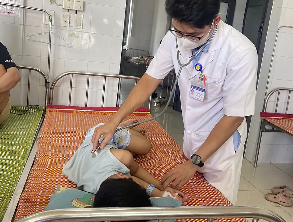 Đà Nẵng: Hơn 40 người nhập viện nghi ngộ độc sau khi ăn bánh mì
