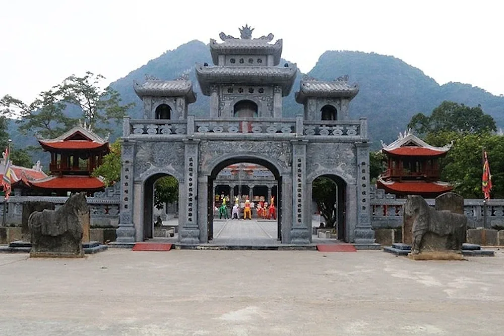 Ngôi đền đặc biệt ở Ninh Bình thờ 4 vị vua, 2 danh tướng và một hoàng hậu: Được ví như bảo tàng đá giữa di sản thế giới