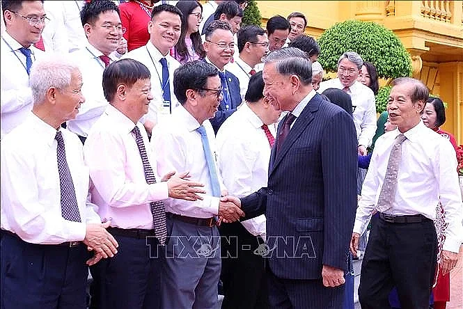 Báo Công Thương vinh dự có 2 nhà báo tiêu biểu tại buổi gặp mặt ở Phủ Chủ tịch