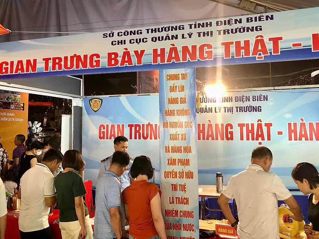 Điện Biên: Gian hàng hàng thật - hàng giả thu hút hơn 1.500 lượt khách