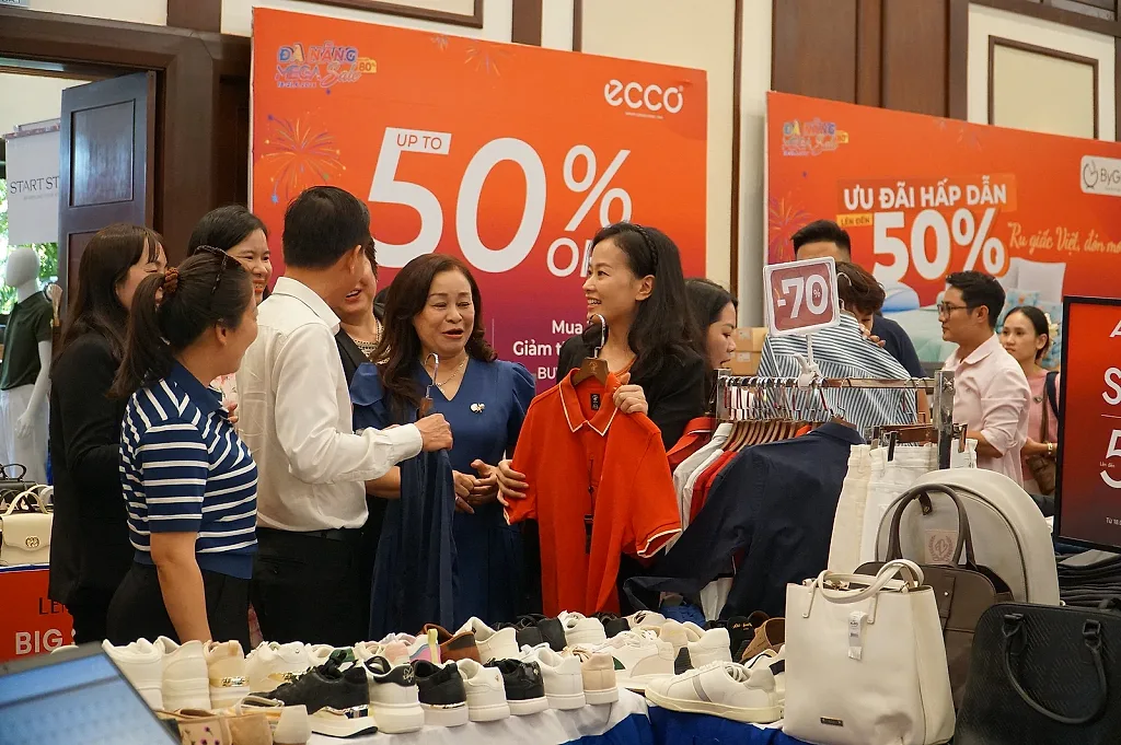 Săn hàng hiệu giảm đến 80% tại Đà Nẵng Mega Sale 2026