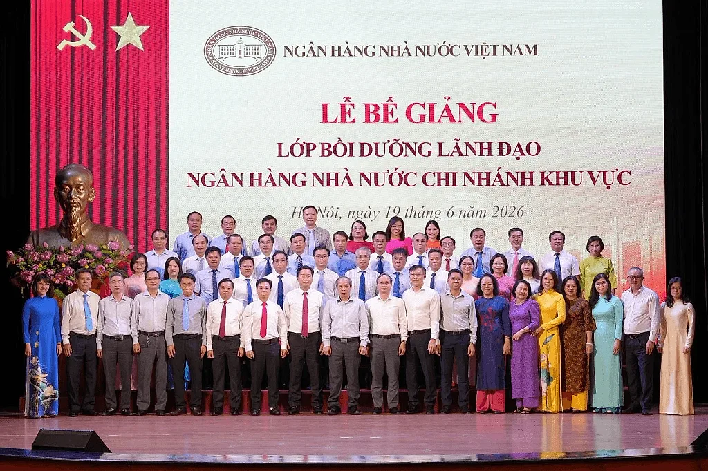 Bế giảng Chương trình bồi dưỡng lãnh đạo Ngân hàng Nhà nước chi nhánh Khu vực: Nâng cao năng lực đội ngũ cán bộ đáp ứng yêu cầu trong tình hình mới
