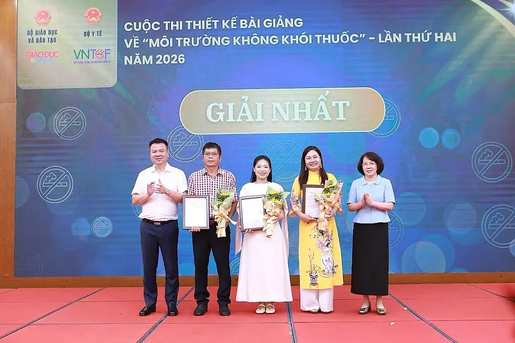 Trao giải Cuộc thi thiết kế bài giảng về 'Môi trường không khói thuốc'
