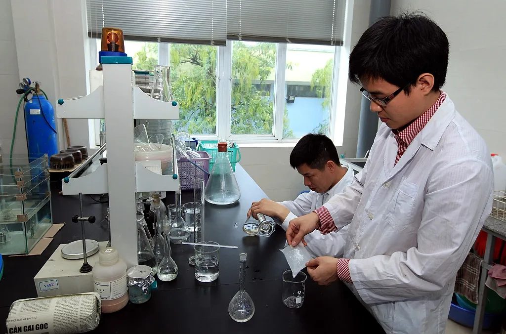 Đầu tư tăng cường năng lực các phòng thí nghiệm về công nghệ sinh học