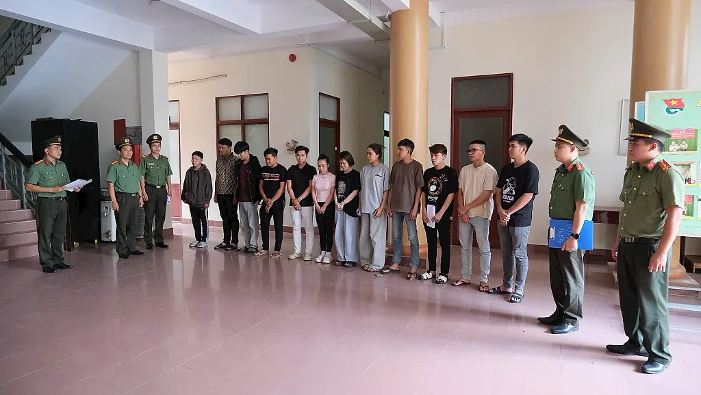 Khởi tố 12 bị can mua bán trái phép tài khoản ngân hàng