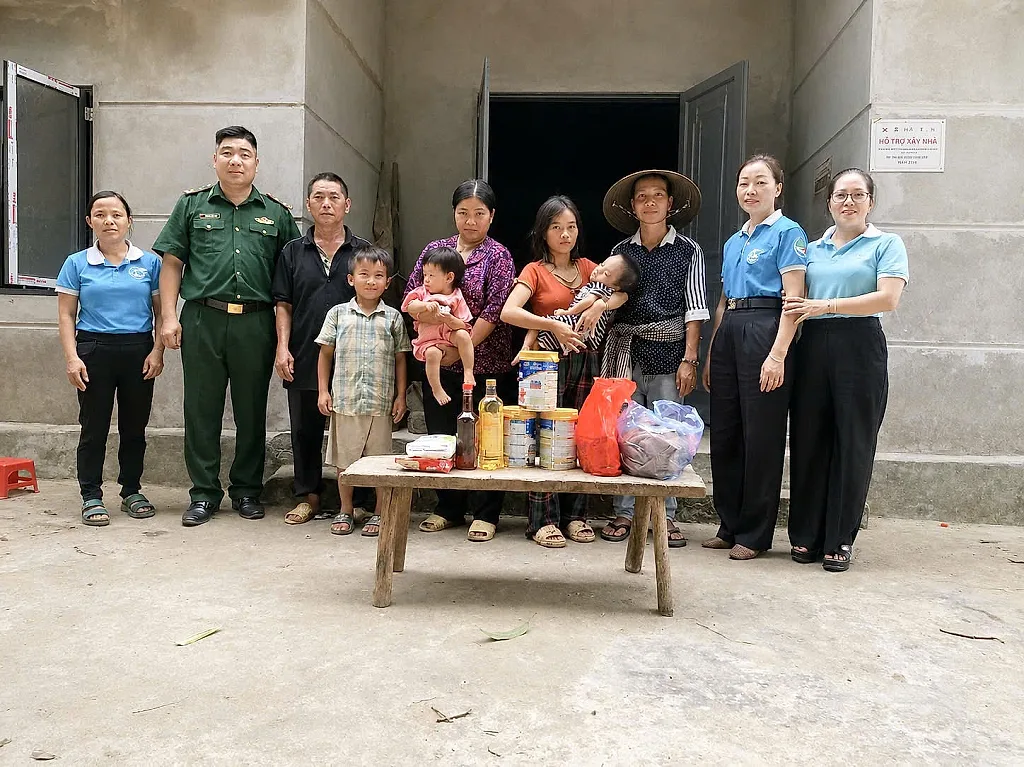 Theo chân lực lượng biên phòng Lào Cai đến những mái nhà vùng biên