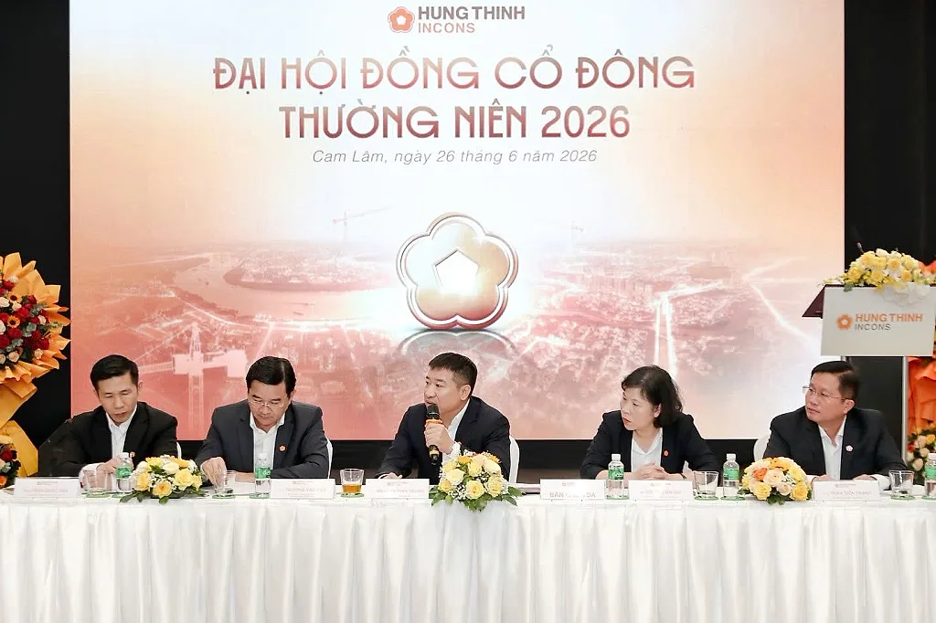 Ban Chủ tọa trả lời các câu hỏi của cổ đông tại Đại hội