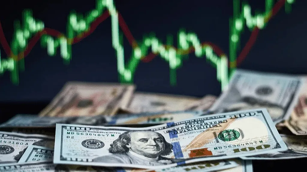Đồng USD lên mức cao nhất trong vòng 13 tháng, thị trường hàng hóa đỏ lửa