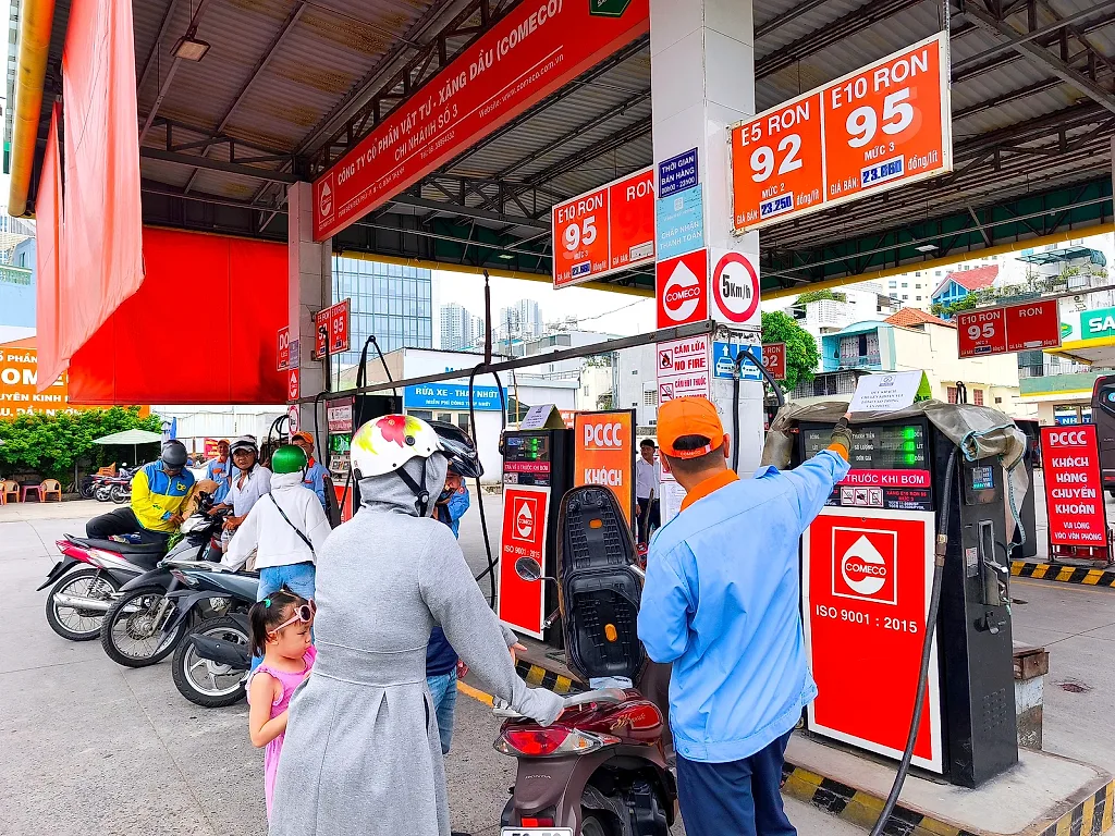 Truyền thông minh bạch là 'chìa khóa' để người dân tin dùng xăng E10