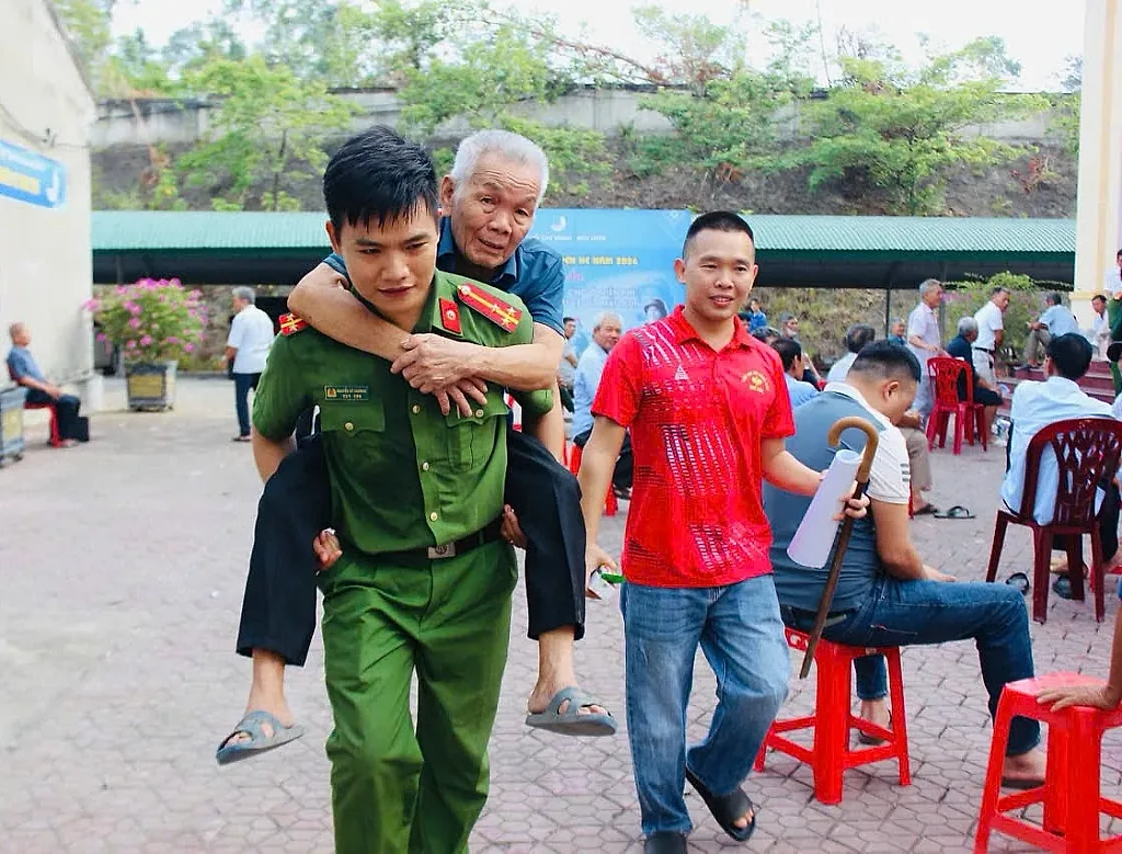 Công an Nghệ An triển khai thu nhận ADN thân nhân liệt sĩ với trách nhiệm thiêng liêng