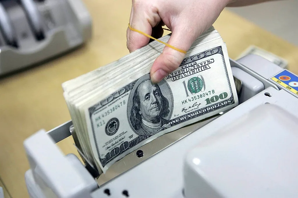 Tỷ giá USD hôm nay 3/7: Tỷ giá trung tâm giữ ở 25.205 đồng, đồng bạc xanh lao dốc sau báo cáo việc làm Mỹ