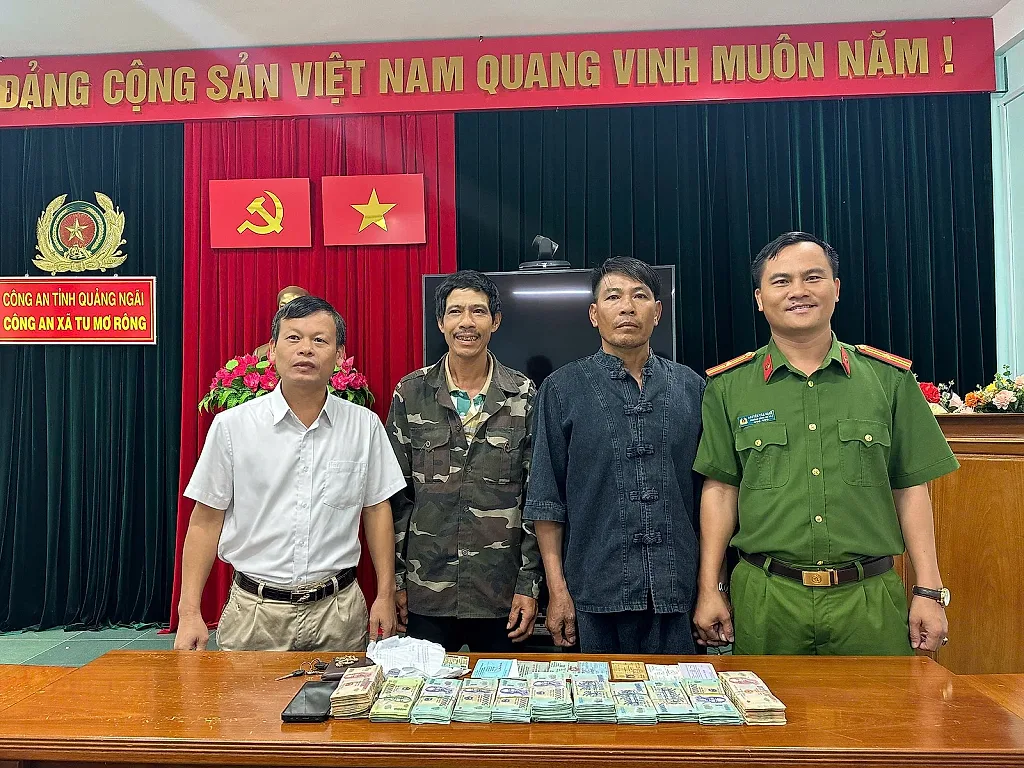 Quảng Ngãi: Cứu người đi lạc 550km, trao lại tài sản hơn 1,2 tỷ đồng