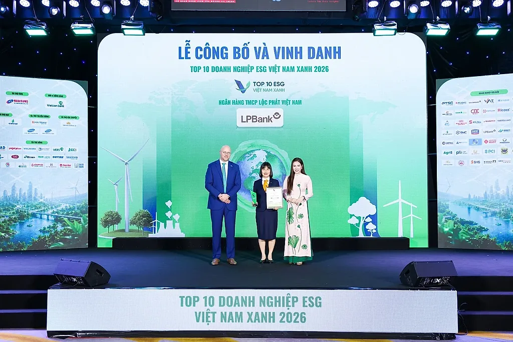 LPBank hai năm liên tiếp được vinh danh Green Leadership và Top 10 Ngân hàng ESG Việt Nam Xanh