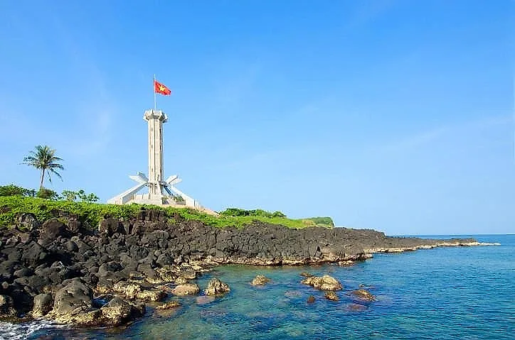 Có một hòn đảo chỉ hơn 2km² nhưng sở hữu cả rừng nguyên sinh lẫn hệ sinh thái san hô: Từng là "pháo đài" giữa biển Đông