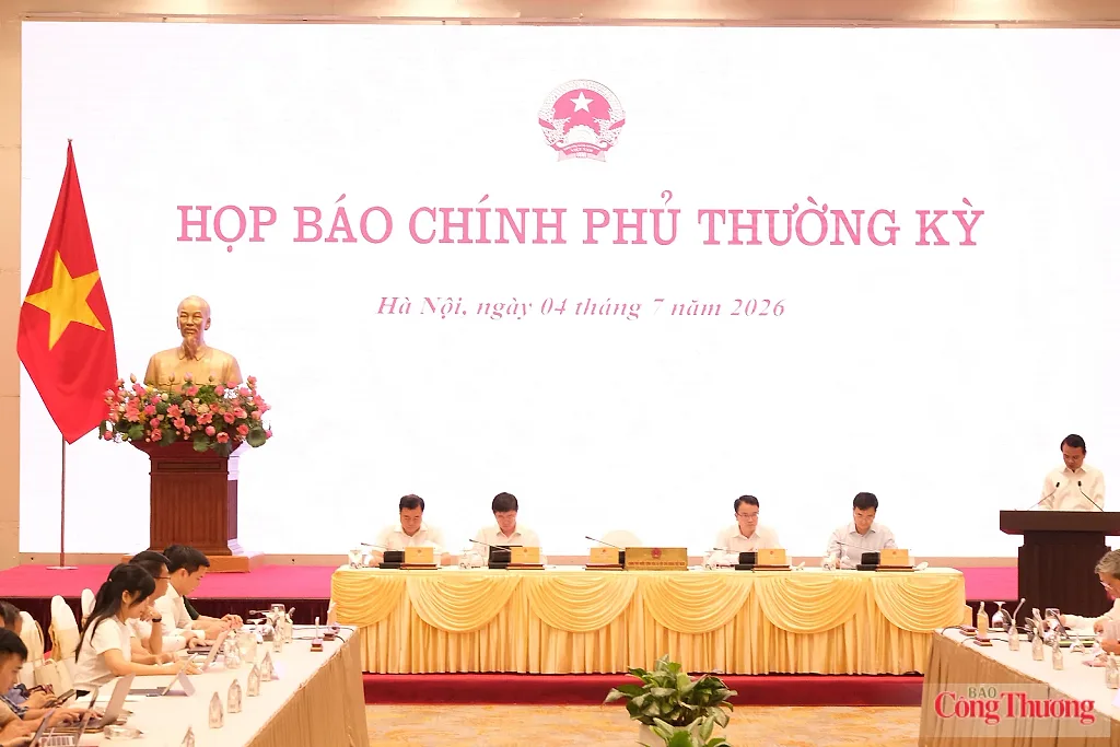 Họp báo Chính phủ: Chỉ số công nghiệp đạt mức cao nhất trong 7 năm