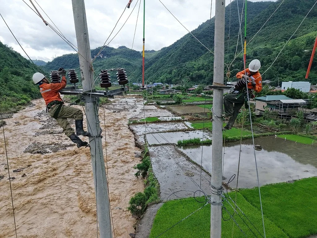 Điện lực Sơn La khôi phục cấp điện cho toàn bộ khách hàng sau mưa lũ