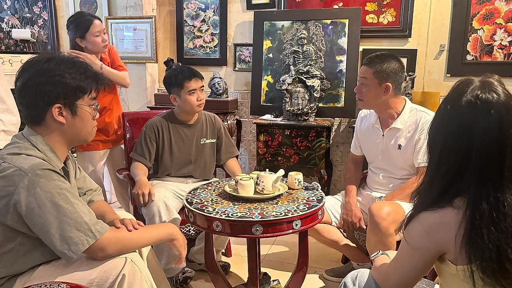 Nghề chế tác Pháp lam Huế: Bảo tồn gắn với phát triển thương mại