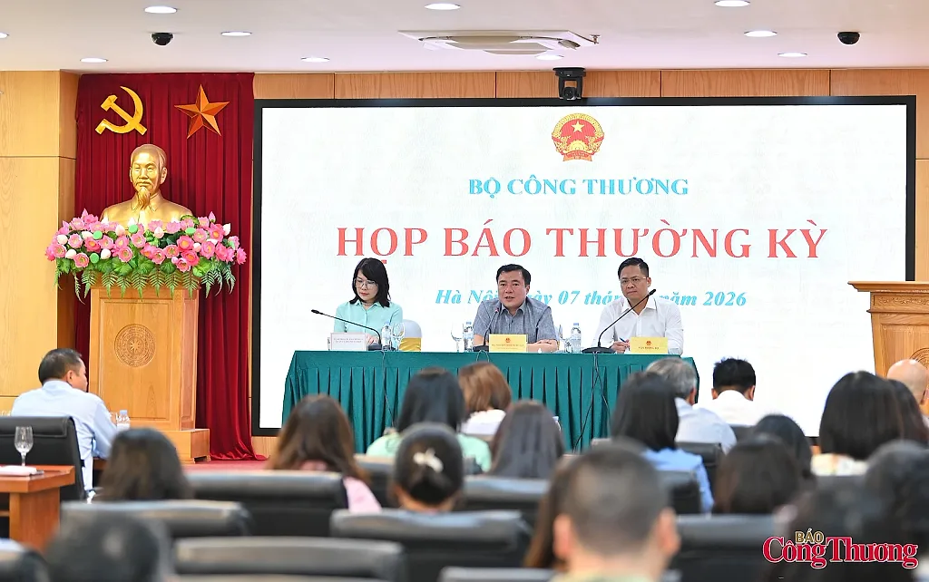 Chùm ảnh: Bộ Công Thương họp báo thường kỳ quý II/2026