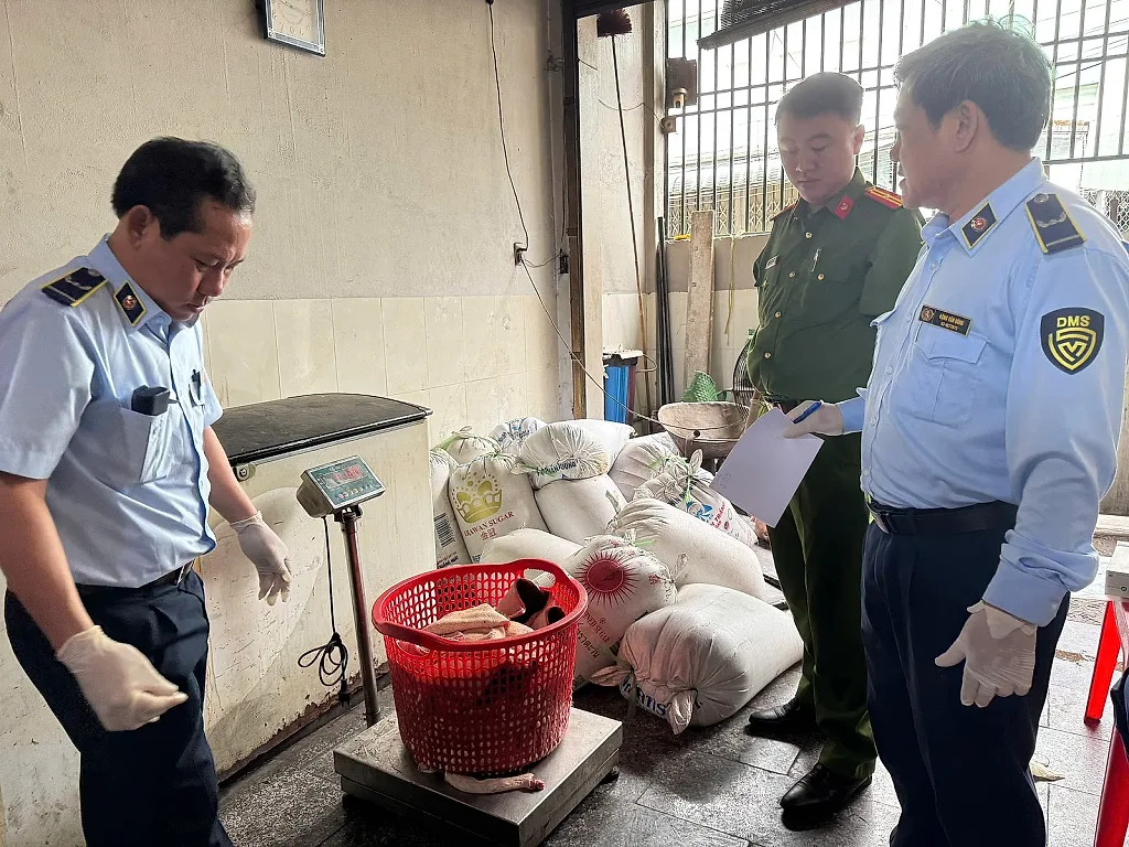 Gia Lai tạm giữ hơn 2 tấn mỡ, da động vật không rõ nguồn gốc
