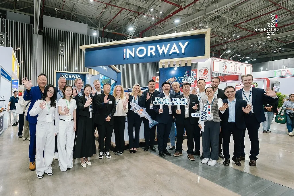 hoi-dong-hai-san-na-uy-cung-dai-dien-08-nha-xuat-khau-hai-san-na-uy-lon-tham-du-trien-lam-food-and-hospitality-expo-thang-3-nam-2026.jpg