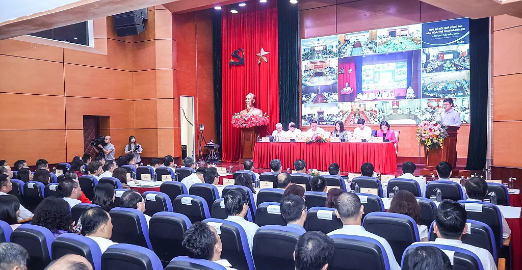 Du lịch tiếp tục là điểm sáng đóng góp vào phát triển kinh tế, xã hội